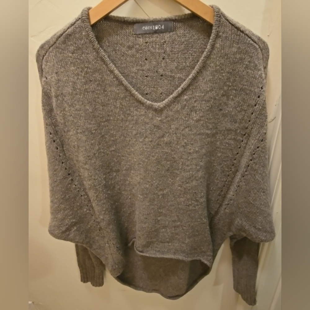 COIN 1804 Elegant Women's V-Neck Sweater Hi Low Small- Medium - Picture 2 of 5